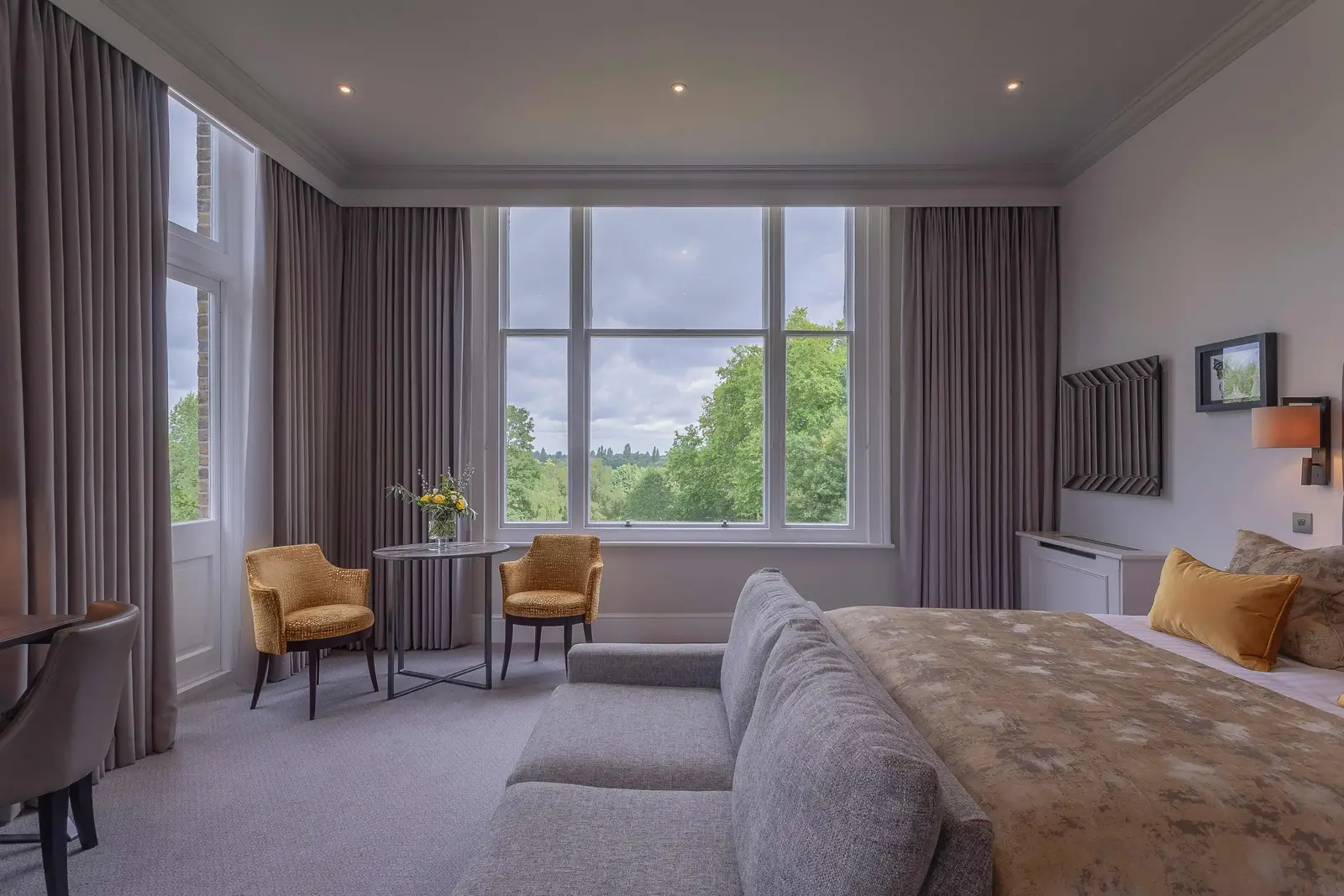 Rooms and suites at Oatlands Park Hotel