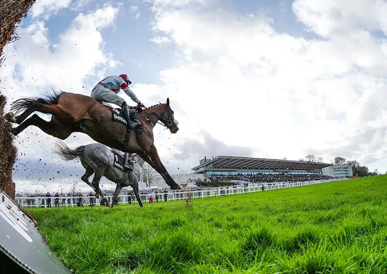 Racing at Sandown Park